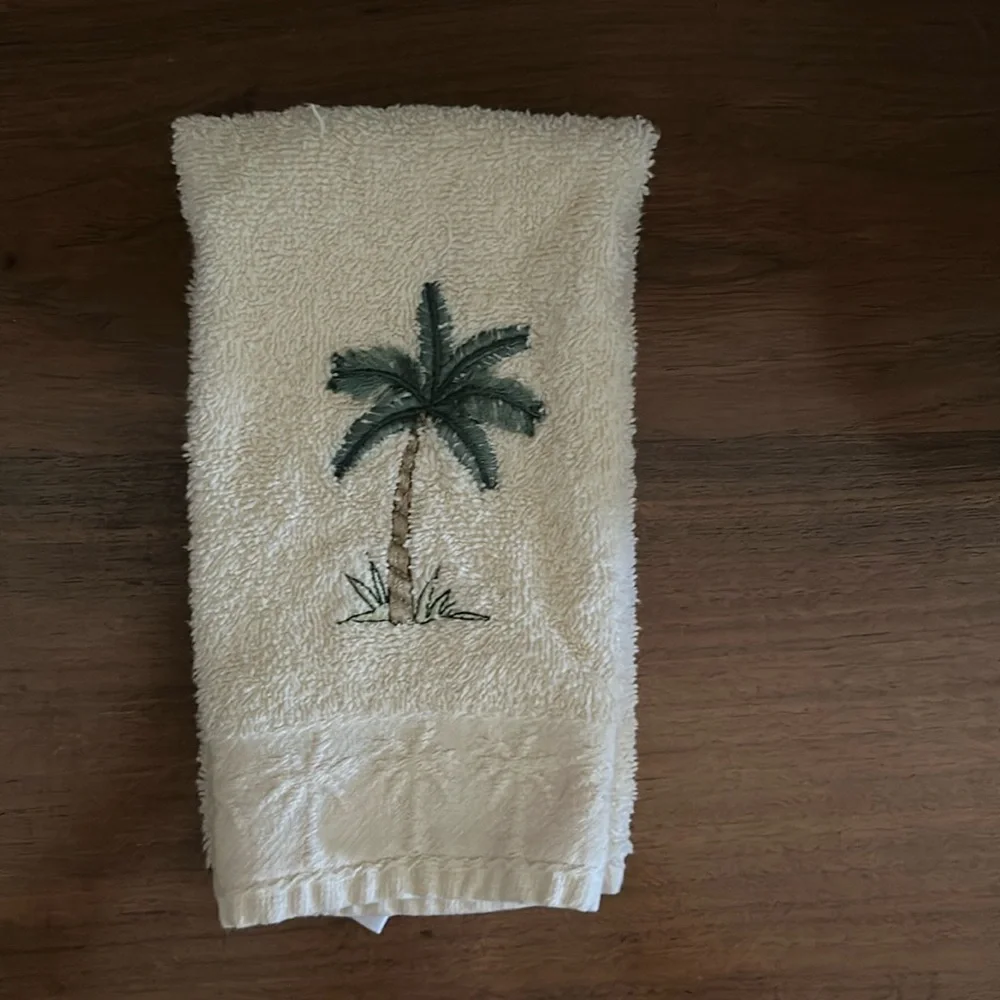 Palm trees finger tip towel